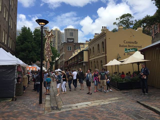 岩石区周末集市