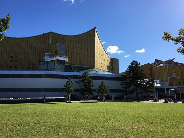 进去以后发的门票吧.