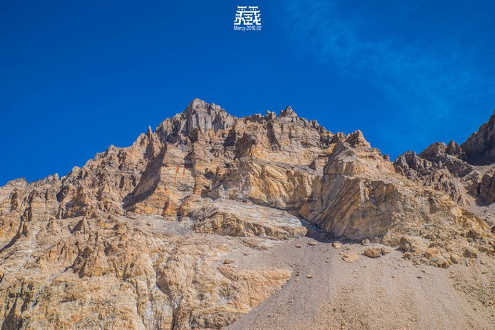 拔又高,很容易晕车和高反,人家高反是头晕恶心