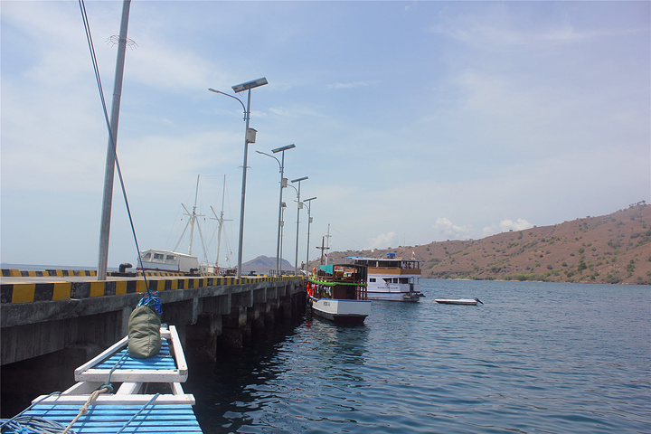 一艘船猜成语_在机场等一艘船图片(2)