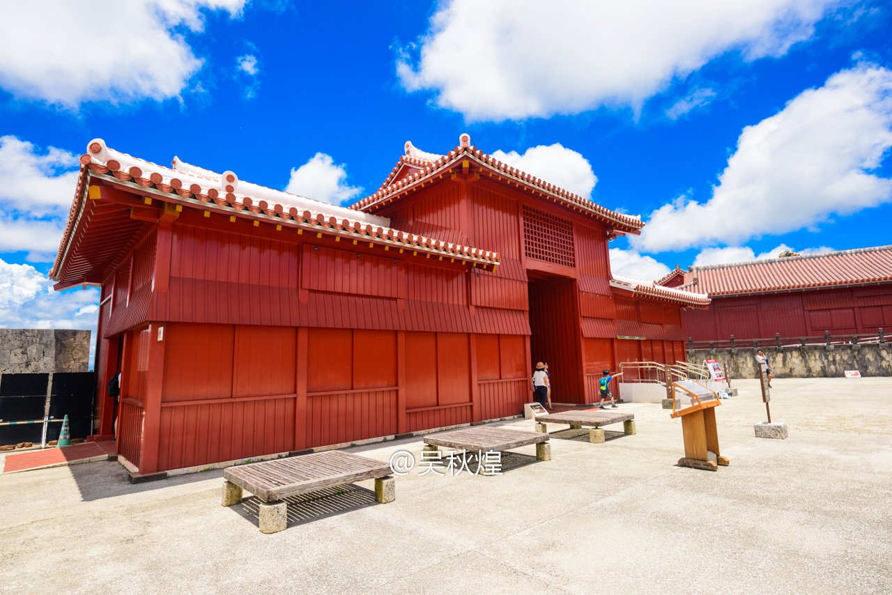 首里城是琉球群岛的重要古迹是以战后残留的原型为样板复制的唐朝风格