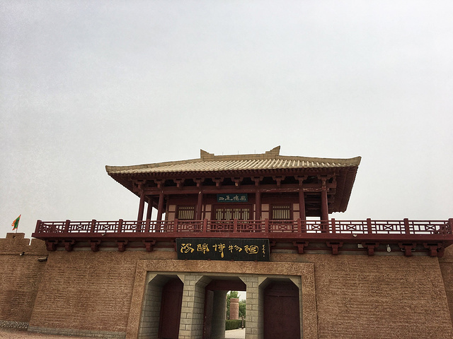 门票50元人电瓶车10元人提起阳关人们马上会想到一首诗渭城朝雨浥轻尘