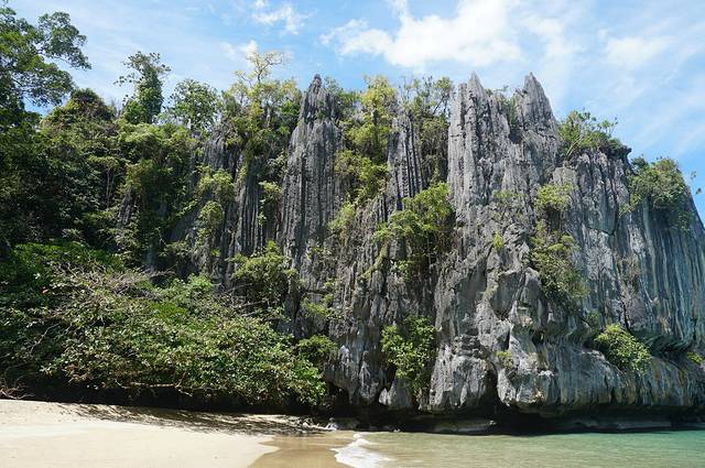 普林塞萨港地下河国家公园