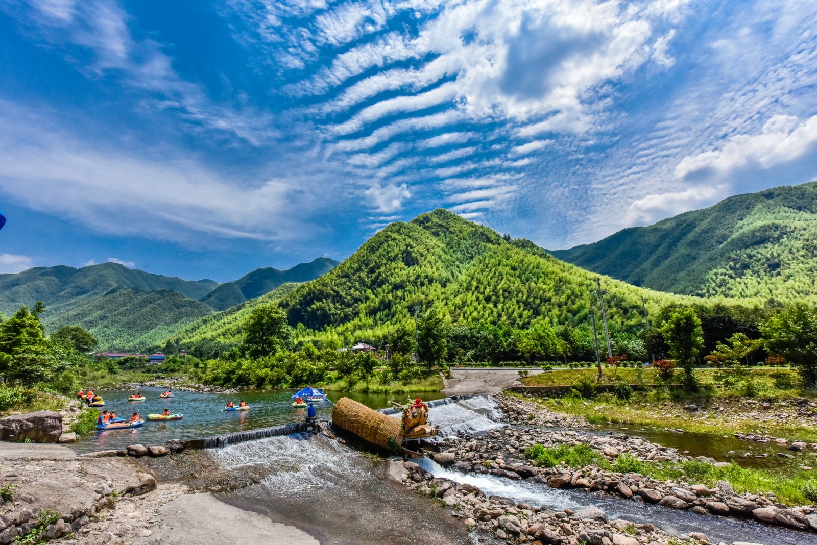 浙北大峡谷第一漂流因此而诞生了这是一处非常值得江浙沪皖地区在暑期