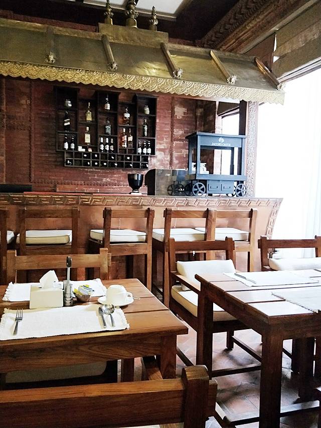 博卡拉湖滨区商业街