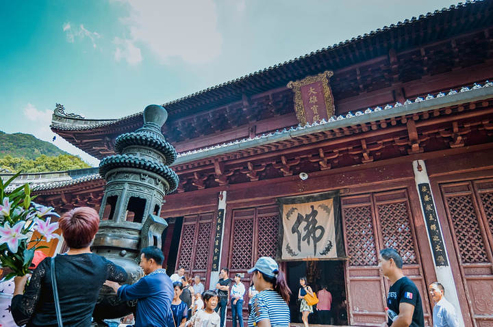 "依山就势而建，寺院每天迎来送往，游客如织。国清寺，被香烟缭绕了一千多年的“清净世界”_国清景区"的评论图片