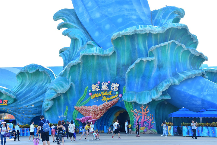 还有几样刺激的水陆机动游戏;叫我眼花缭乱