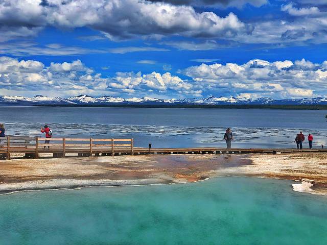 西拇指间歇泉盆地