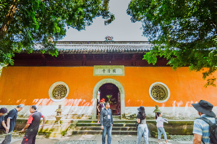 "依山就势而建，寺院每天迎来送往，游客如织。国清寺，被香烟缭绕了一千多年的“清净世界”_国清景区"的评论图片