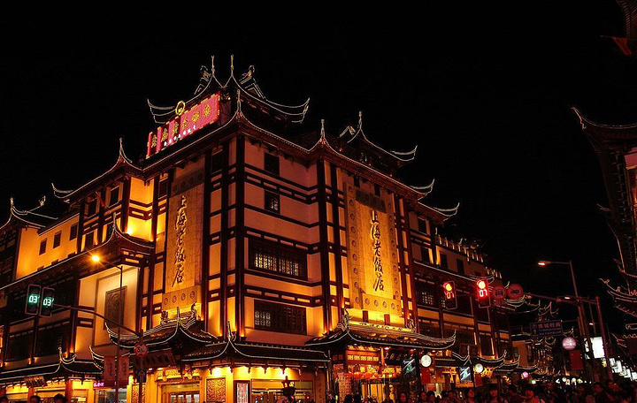 开封的灌汤包子好吃;南翔包子铺排队排了几十米_上海城隍庙道观&quot