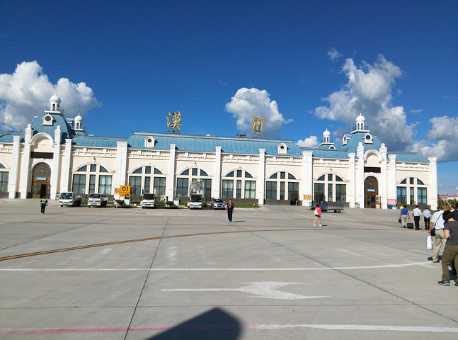 新舟60加格达奇火车站蓝天白云下的嫩江平原四点不到的朝阳