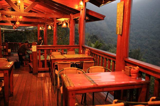 游芭丝邹族风味餐厅