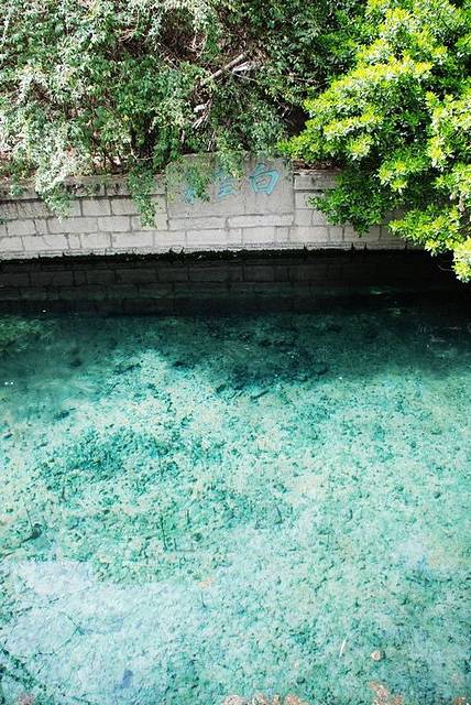 白云泉.泉水真的这么蓝,无皮挨丝哦.