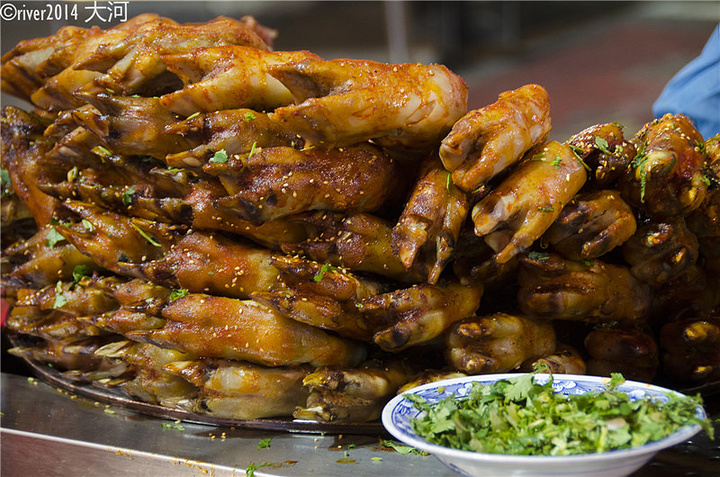 而回民街附近的景点也不少。来西安旅游,几乎