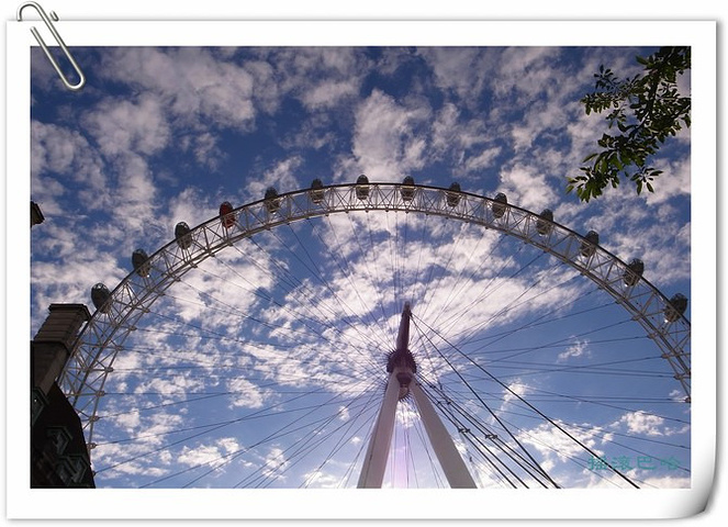 坐伦敦眼最好的感受是在伦敦眼上观看伦敦夜景