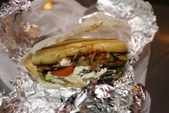 2024Mustafa's Gemuese Kebap美食餐厅,主打就是Döner，是旋转烤肉...【去哪儿攻略】