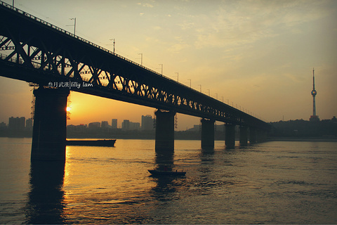 武汉长江大桥的图片