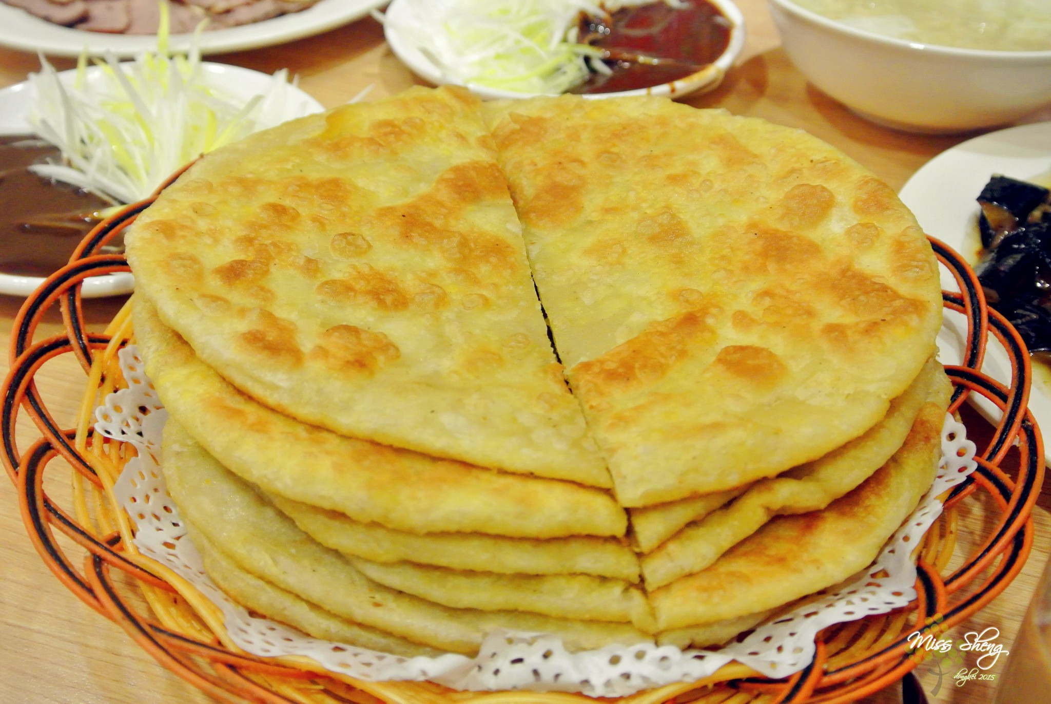 特色:熏肉大饼 熏肚 鲈鱼 锅包肉 电话:024-24840538 地址:大东区朝阳