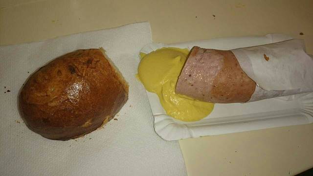 蓝围裙大妈香肠店