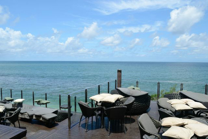 2017接着赶路,到阿雅娜,已是下午2点正好办理