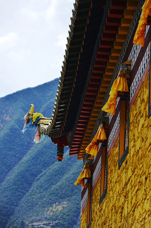 嘉绒雍仲拉顶广法寺