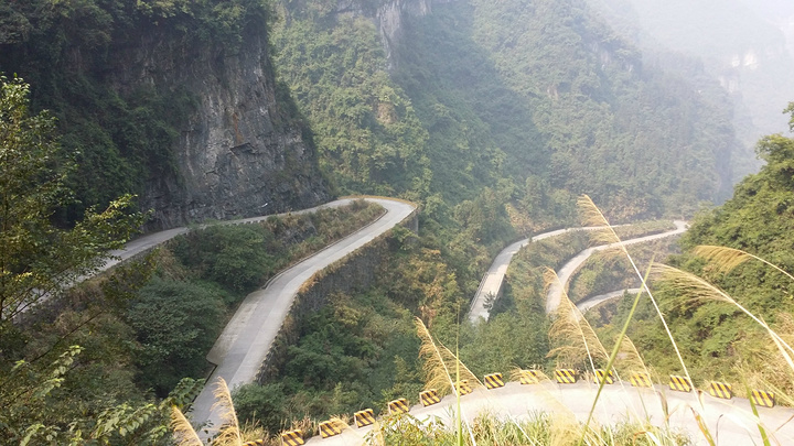 2017如果可以自驾天门山99道弯就更加刺激。