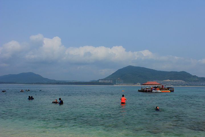 加井岛是《非诚勿扰2》的拍摄地之一,其妖娆的洁白沙滩震撼了多数影迷