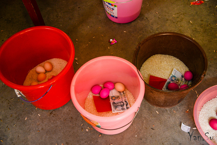 2017然后穿过古村,来到新郎的家外。要想新娘