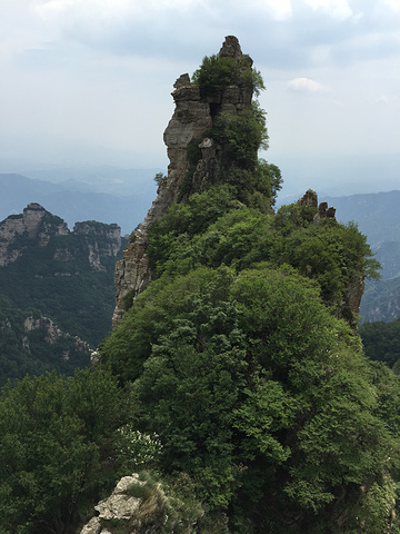 "还是建议游览先下后上的推荐路线，从韭菜园平台向下走，到南天门，再到仙人晒靴，太行之神，人少又安..._白石山世界地质公园"的评论图片