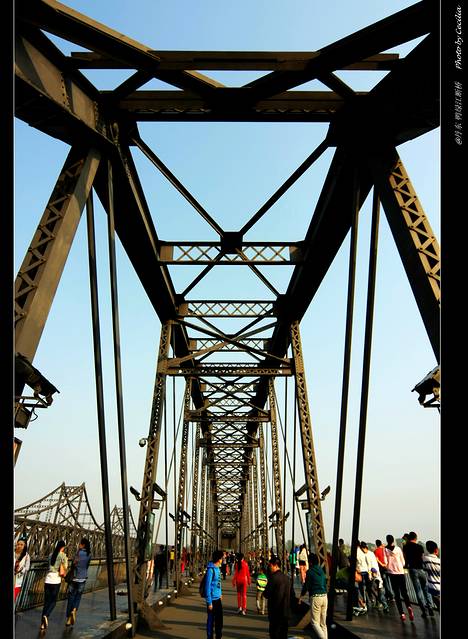 铁架桥看上去挺有气势的.