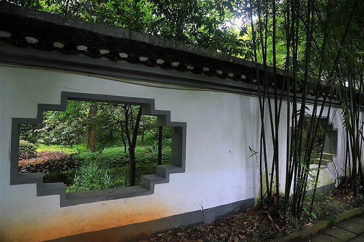 苏仙岭就在市区,是当地人平时锻炼休闲喜欢来的地方,所以在这里见到