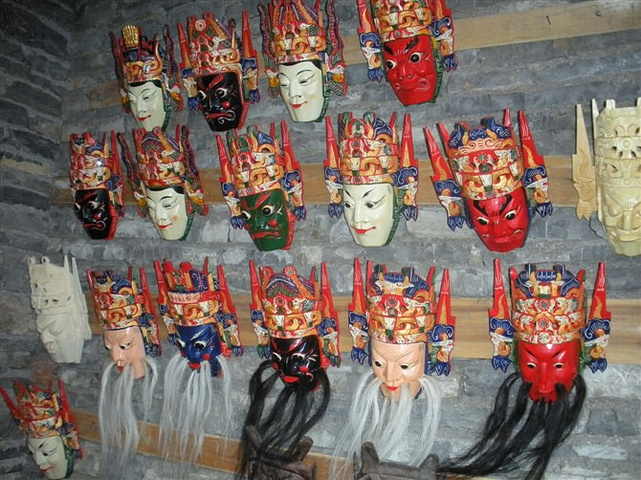 天龙屯堡古镇位于贵州省西部平坝县喀斯特地貌大山深处有天台山龙眼山