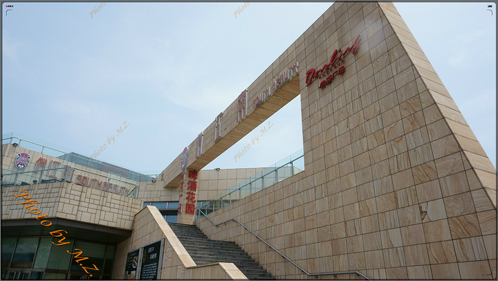 心海广场目前主要以餐饮店为主,外加一些家居及儿童的商店,环境略微