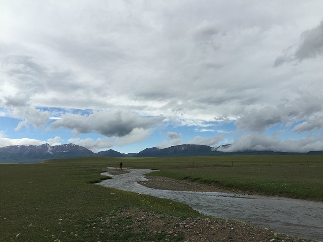 "...风景，但路吐险峻，崎岖蜿蜒，由于早上下了雨，中途有一段山体滑坡，抢险车现场抢险，耗时半个多小时_巴音布鲁克景区"的评论图片