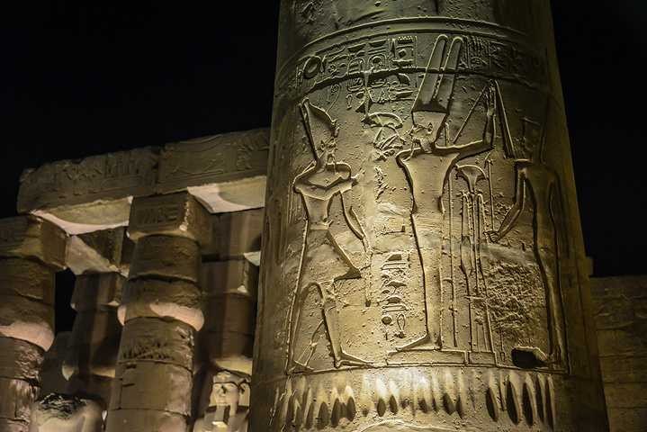 都有篡改前任法老王名圈的习惯,拉二更是此中高手)_卢克索神庙&quot