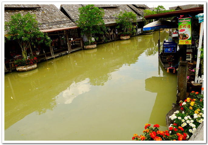 2016泰国的很多地方是以河湖港汊为特点的地
