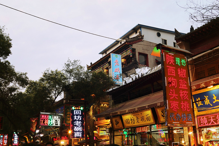 2017西安回民街是西安著名的美食文化街区,是