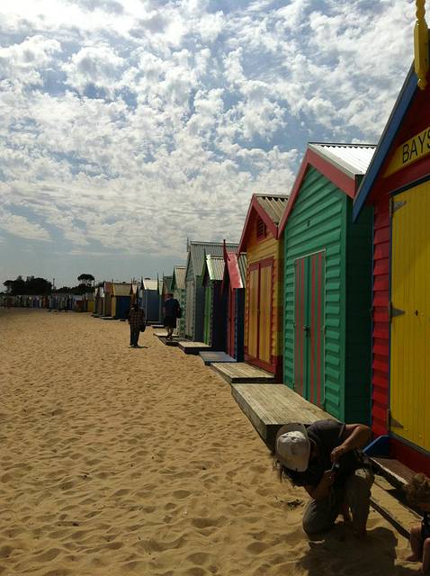 梅里布拉的主海滩,适合冲浪和潜水,在码头散步或者钓