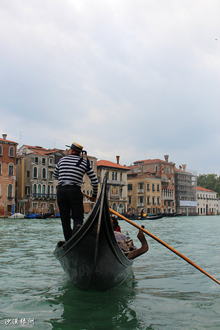 贡多拉船夫威尼斯的象征