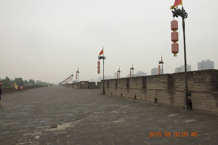 2018我们是从西安火车站旁边的尚德门登墙,门