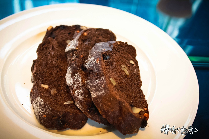 餐前包很好吃,又香又脆。点英式下午茶就是提