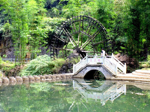 车溪民俗风景区(门票90元)位于湖北省宜昌市点