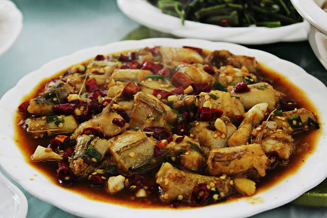 特色:葱油蛏子 葱油梭子蟹 辣炒香螺 对虾 酱爆观音螺 石斑鱼两吃 大