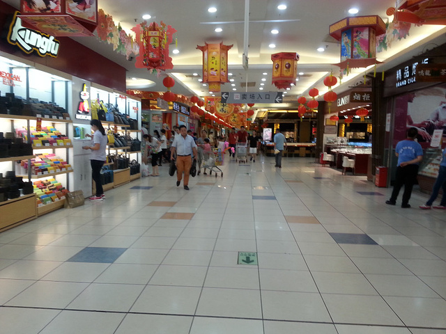 肉类,蔬菜,鱼类都和一般的菜市场相差不多_大润发超市(延年路店)&quot