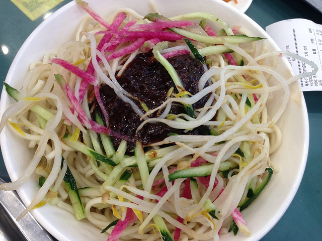 2017护国寺小吃店时北京有名的地道小吃店,。