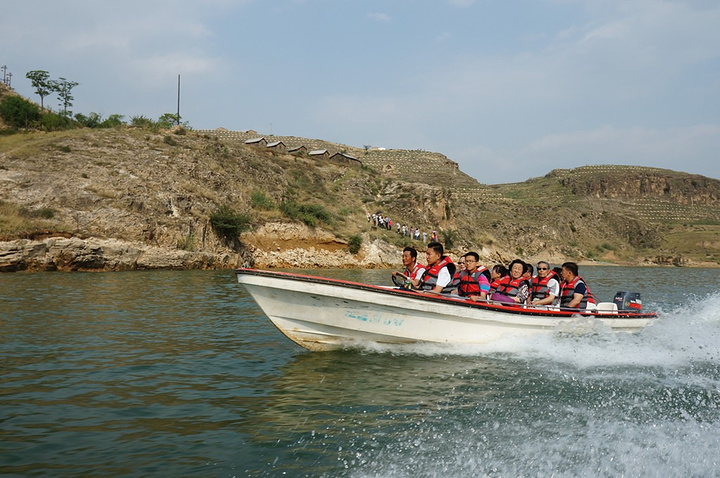 乘船去往老牛湾