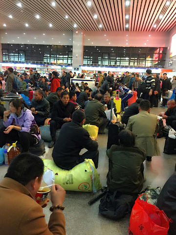 2000年人均工资_2018年北京市人均(2)