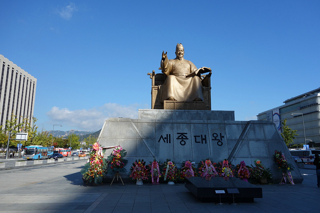 世宗广场→景福宫→三清洞→北村→梨花壁画村→东大门图片
