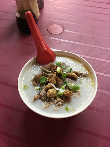 2021借着临近茨厂街的优势 我的早餐就从那里解决啦 茨厂街旁边的一家破破的店铺 印象中记得也叫 金莲记 金莲记 茨厂街店 评论 去哪儿攻略