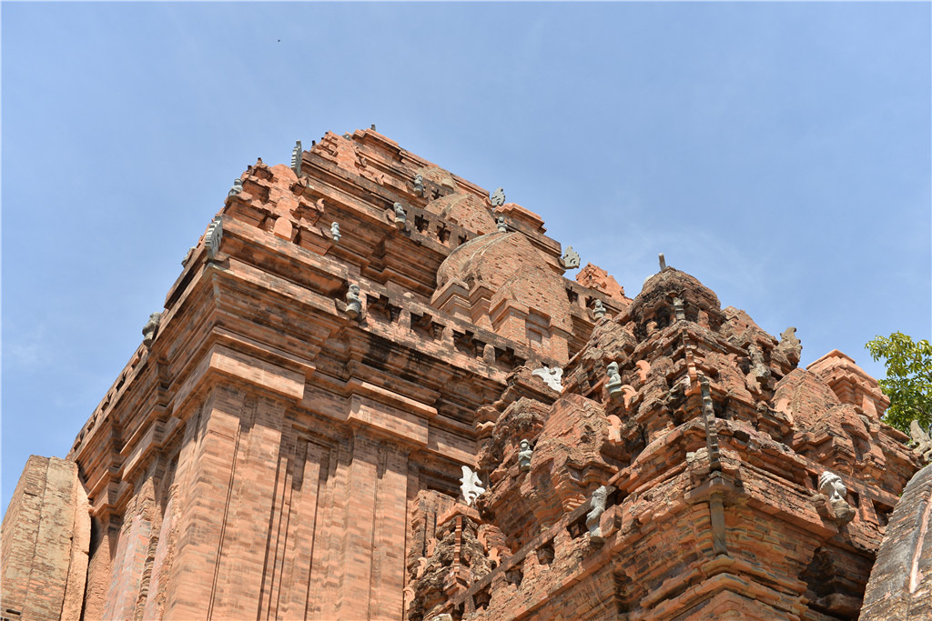 景点看点占婆王朝在越南的历史上非常重要所以古占婆国的宗教遗址在